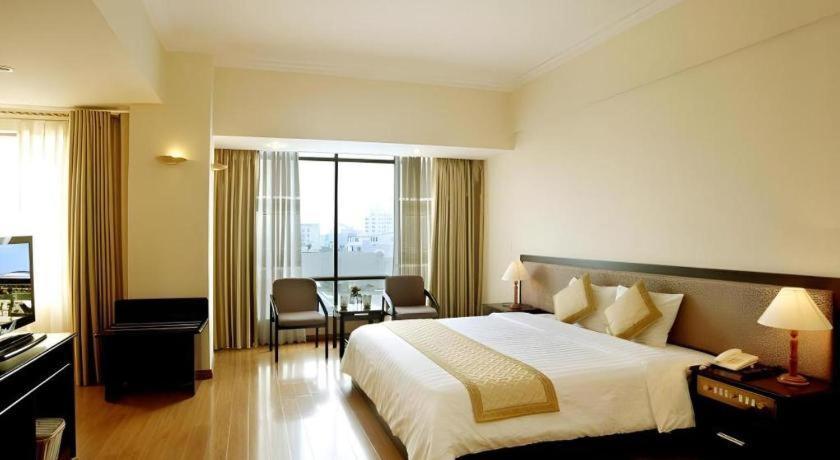 Bamboo Green Central Hotel Дананг Екстериор снимка